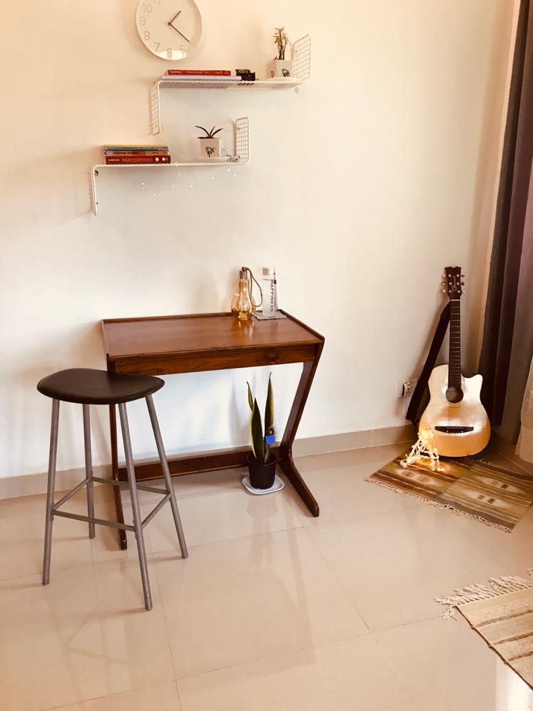 Z table with drawer