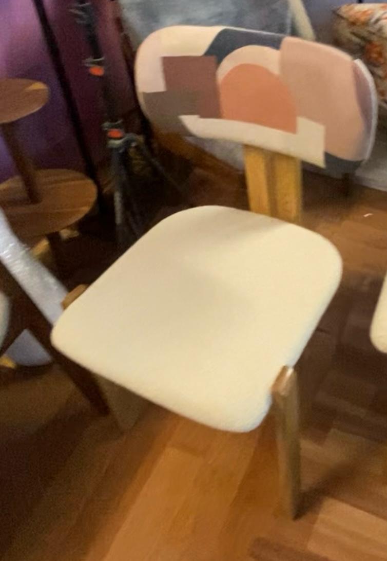 Ausira- Asandika the tri-legged dining chair