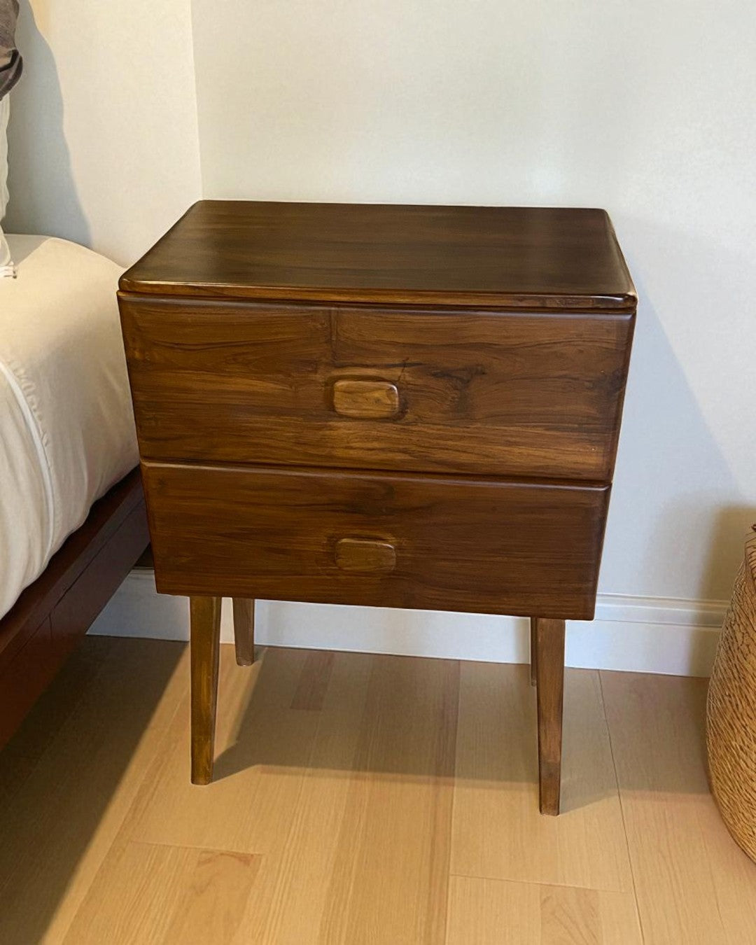 Prah' - The Bespoke Teakwood Radio table