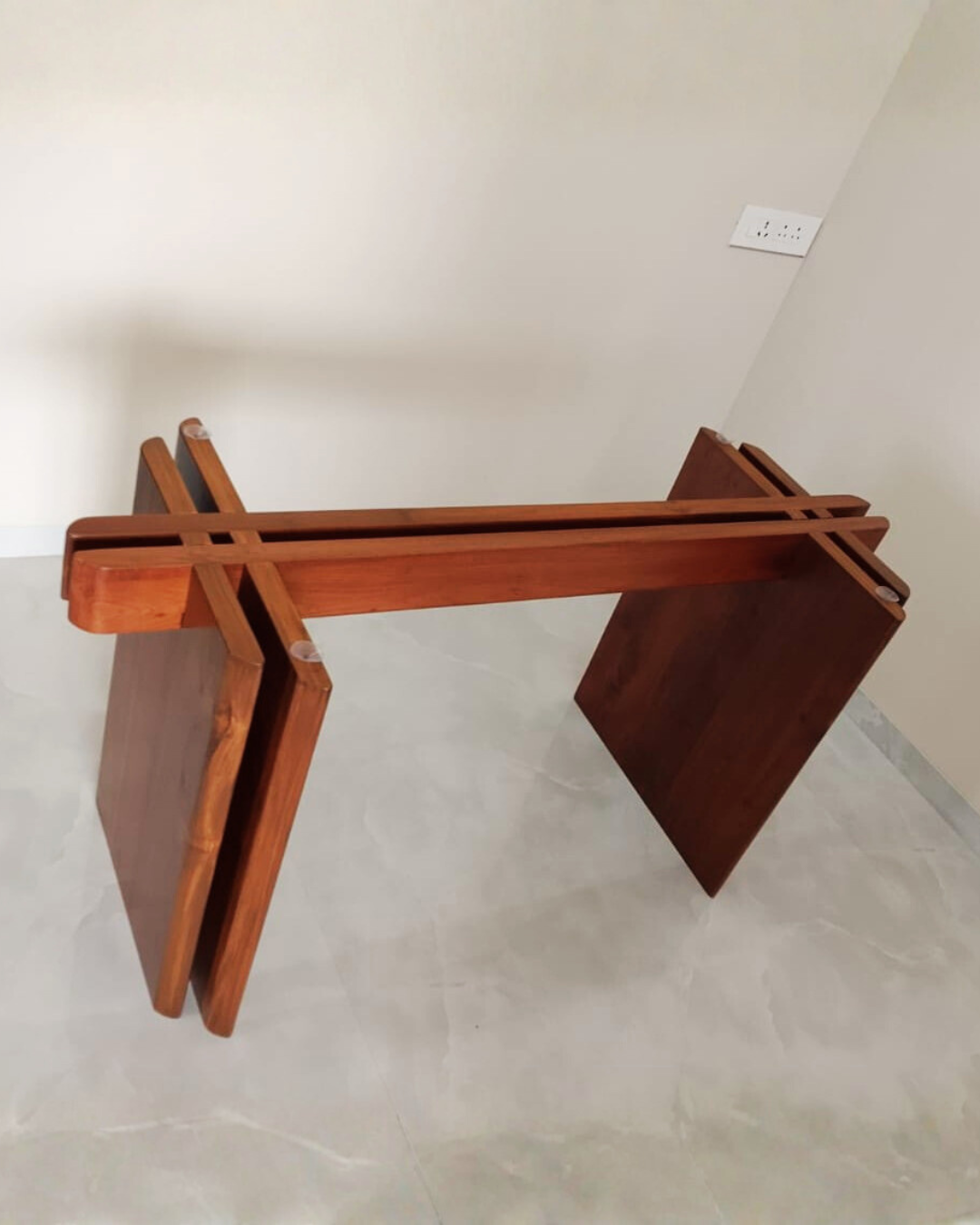 dining table-parallel lines