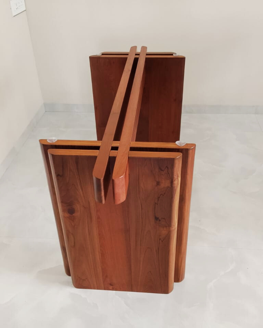 dining table-parallel lines