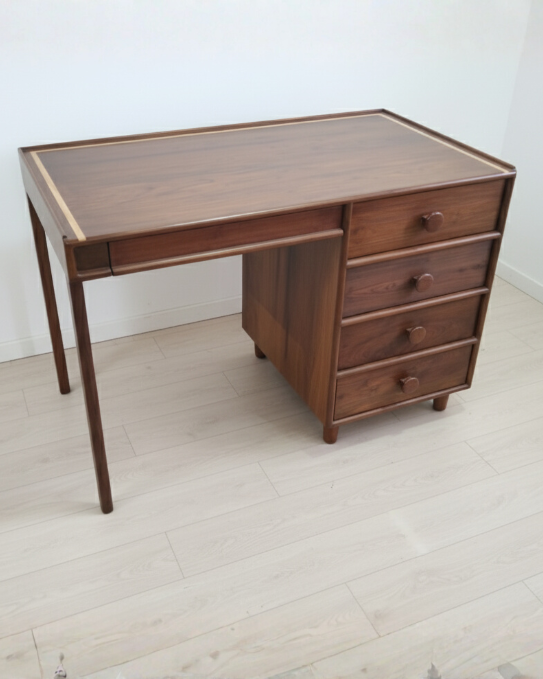 Study table - Sikṣaṇaāsana