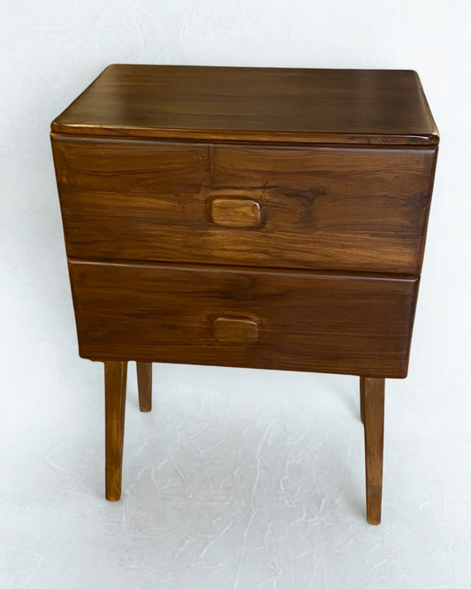 Prah' - The Bespoke Teakwood Radio table