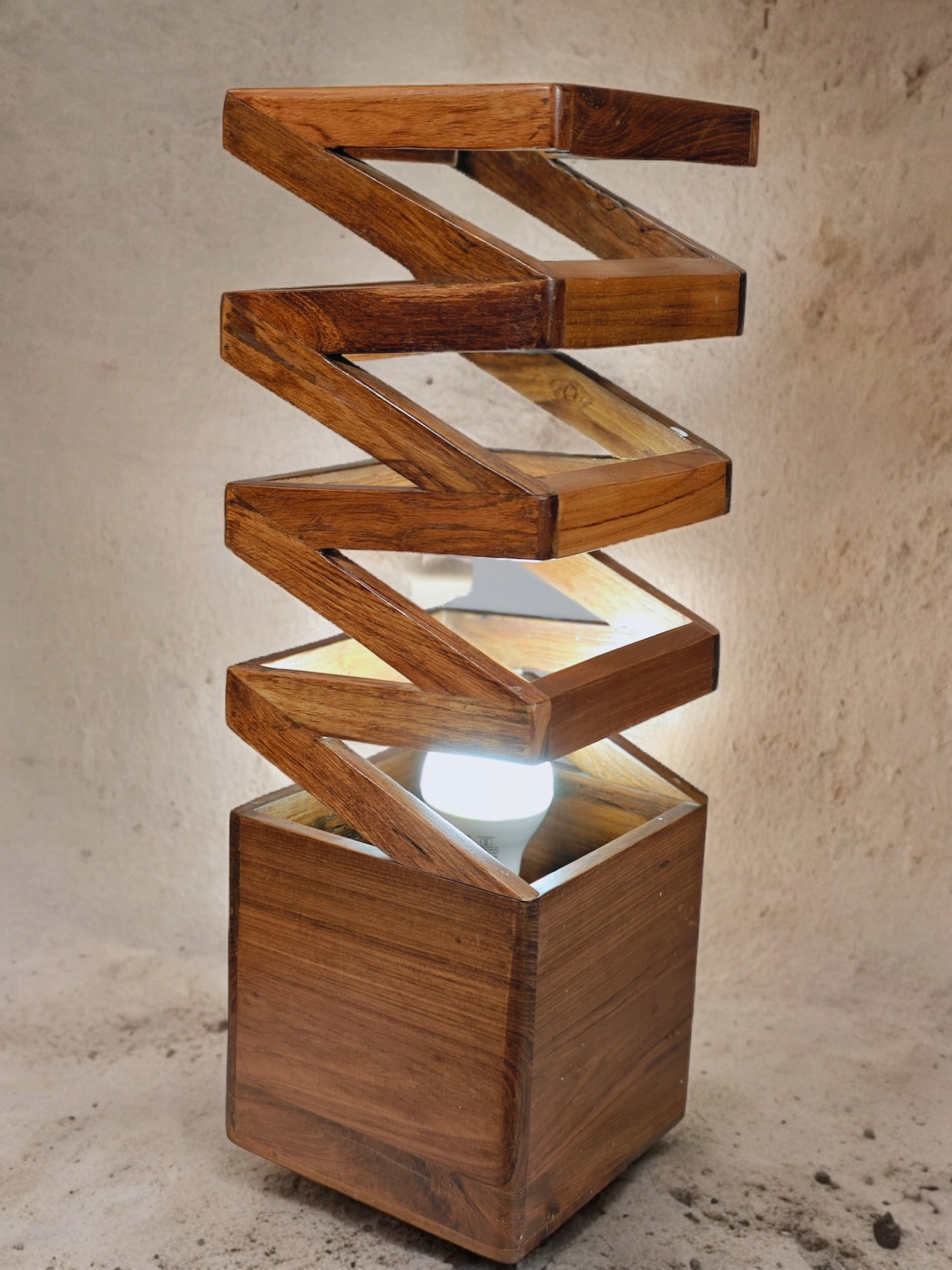 Vikriya Vargah Zigzag - Teakwood Lamp