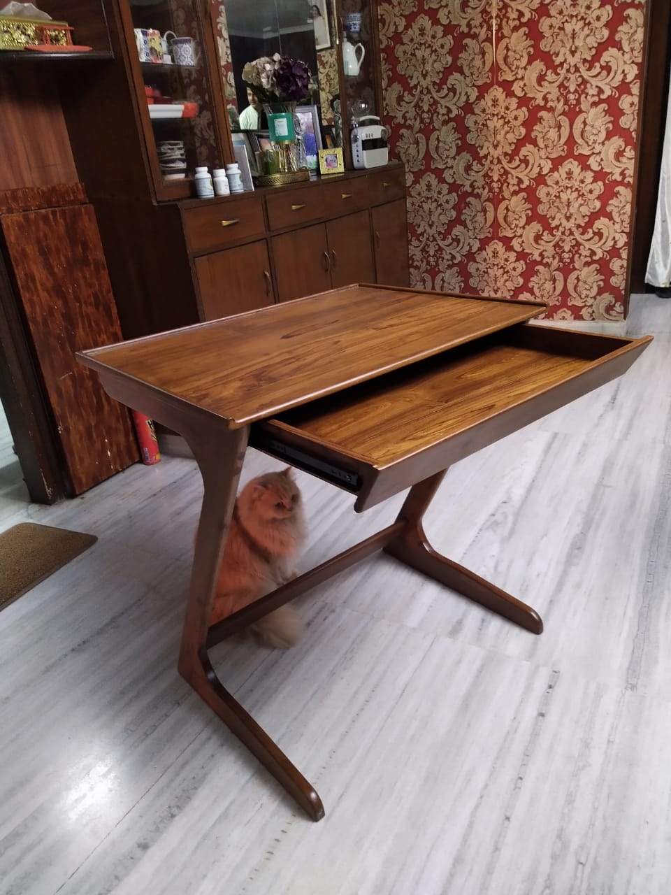 Z table with drawer