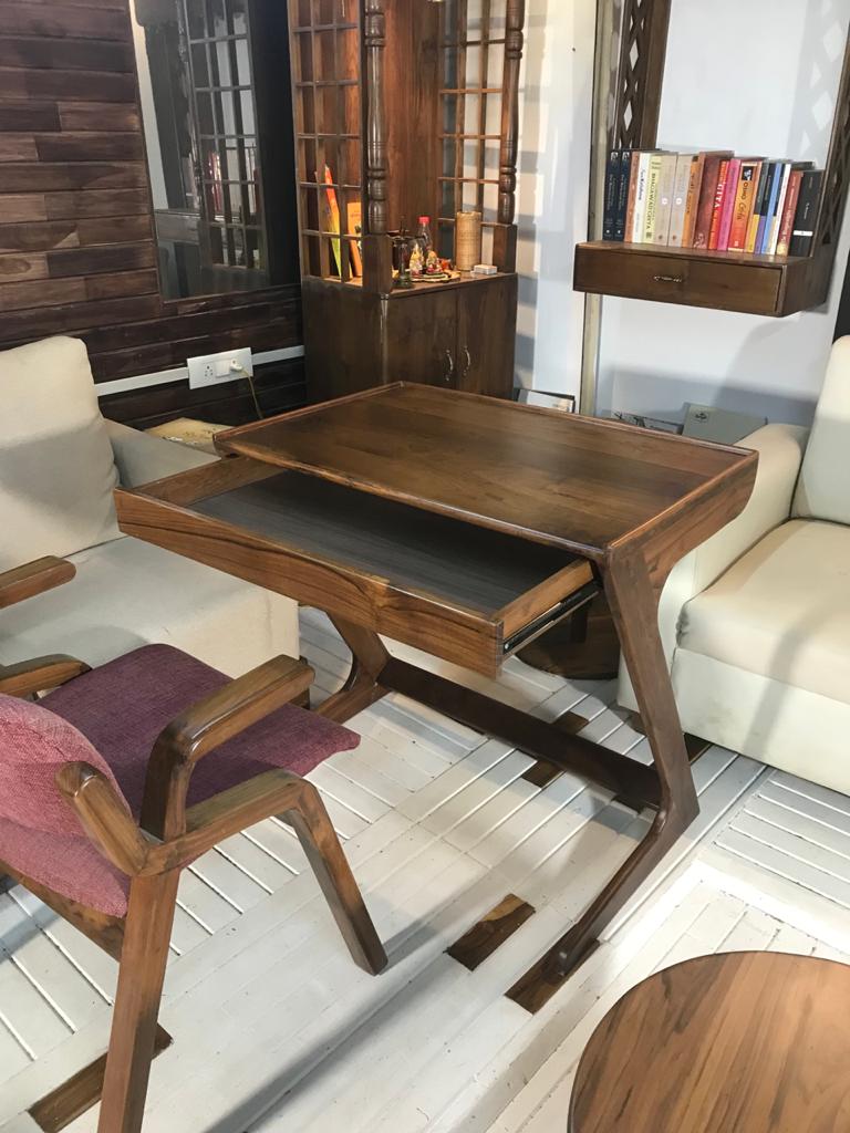 Z table with drawer