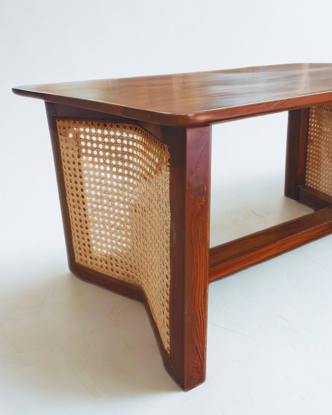 Kāṣṭha-Pīṭhikā - Centre table