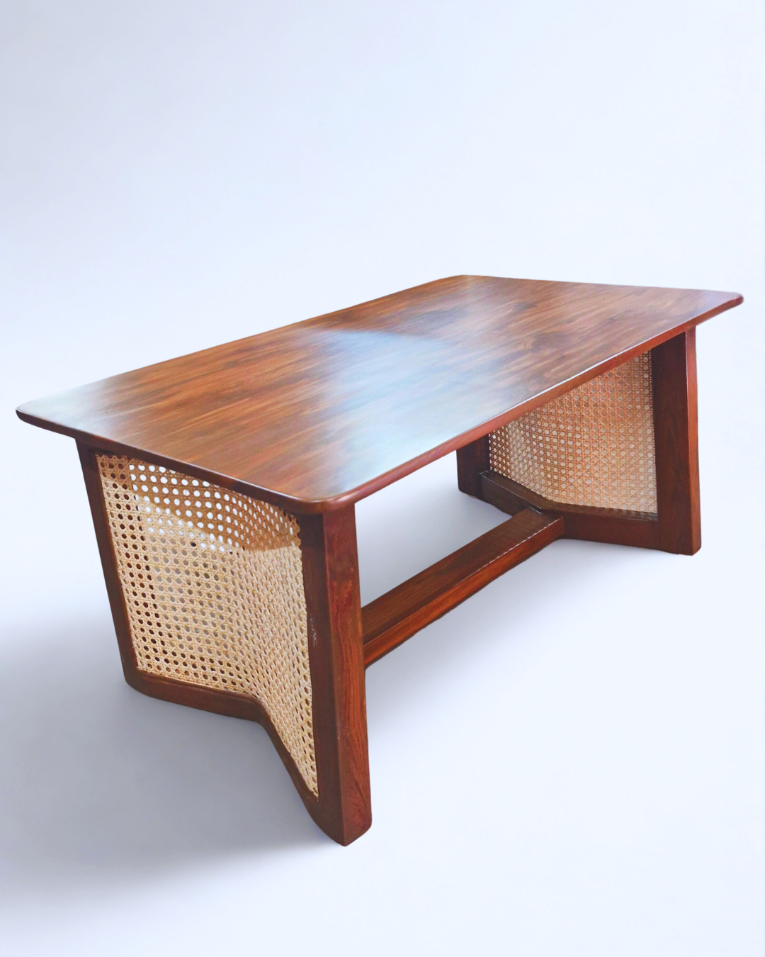 Kāṣṭha-Pīṭhikā - Centre table
